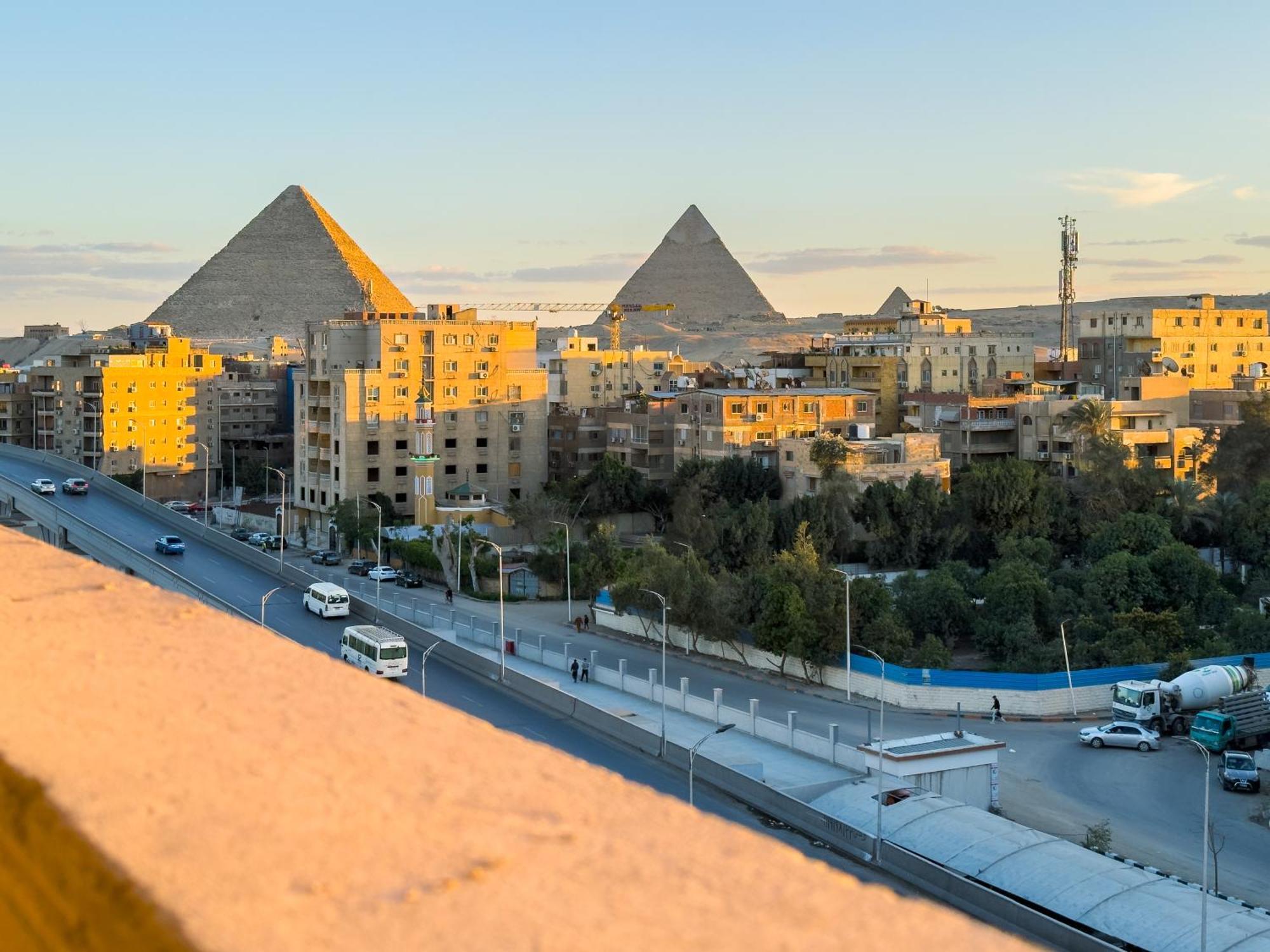 Royal Crown Hotel Giza Pyramids View Kafrat al Jabal Exterior photo