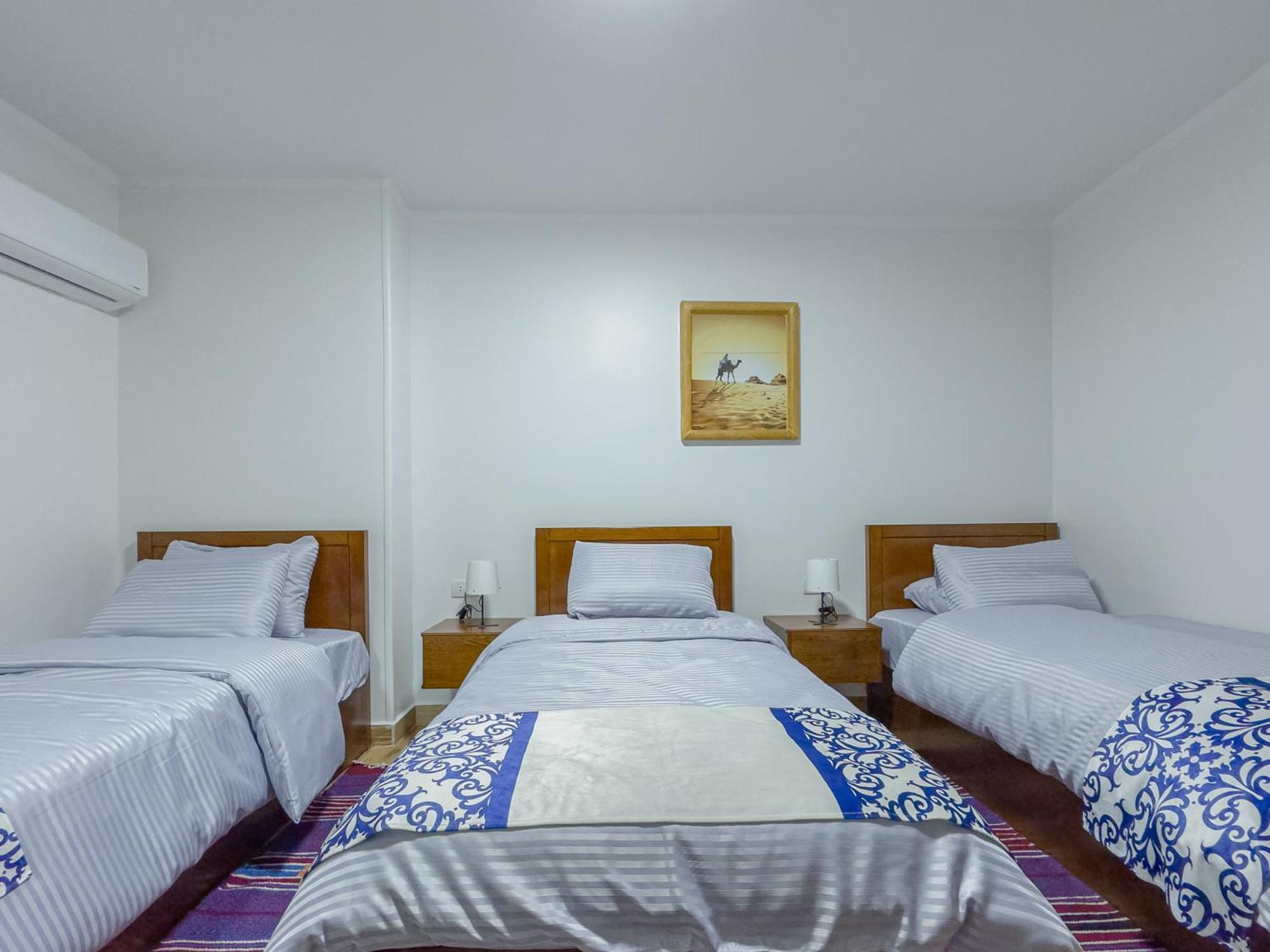 Royal Crown Hotel Giza Pyramids View Kafrat al Jabal Room photo