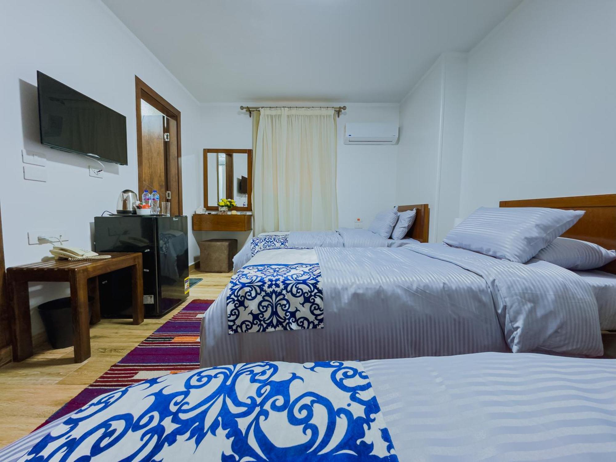 Royal Crown Hotel Giza Pyramids View Kafrat al Jabal Room photo