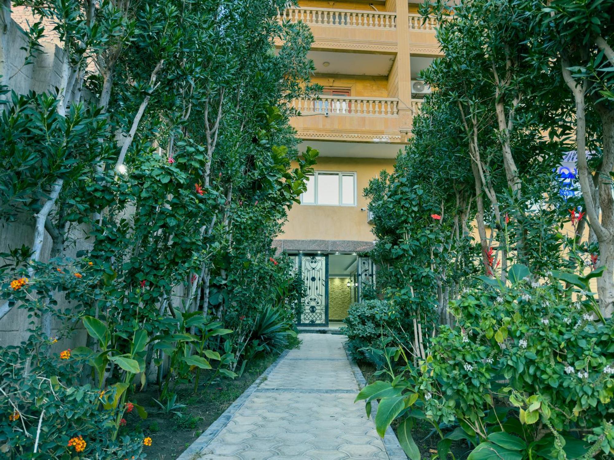 Royal Crown Hotel Giza Pyramids View Kafrat al Jabal Exterior photo